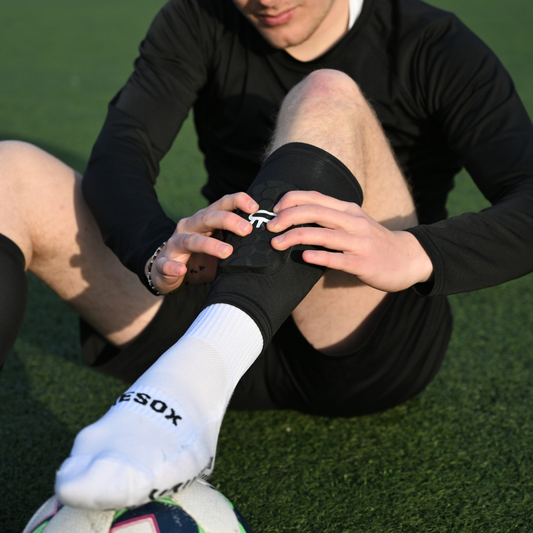 Skinnebensbeskyttere: Slip-in vs med stropper – guide